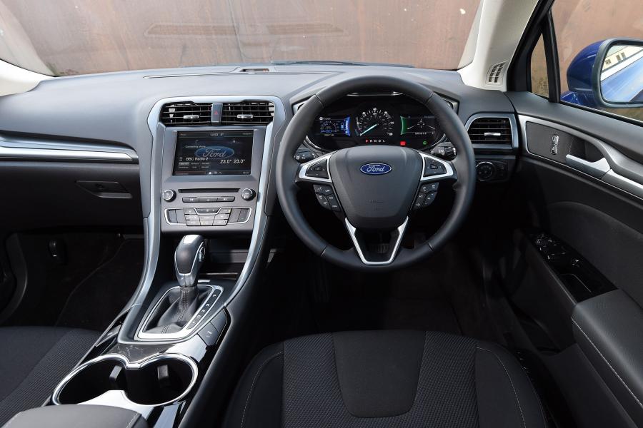 Торпедо Ford Mondeo Hybrid Sedan 2014 года  (UK) (фото 5 из 16)